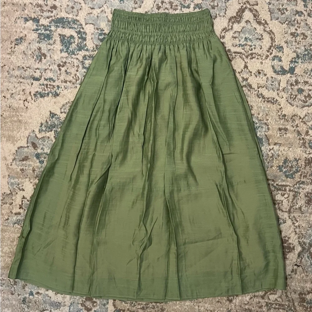 Vince Smocked Midi Skirt in Pistachio XS - Picture 2 of 6